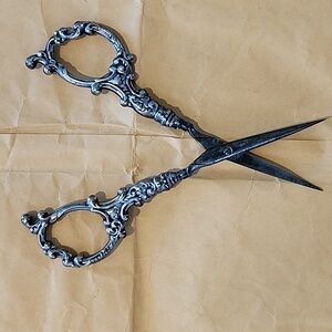 VARY FANCY VINTAGE SEWING SCISSORS STERLING SILVER AROUND THE 1880s